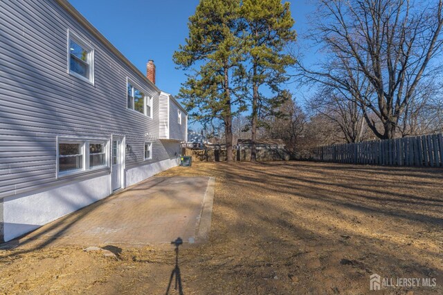 view of yard featuring a patio