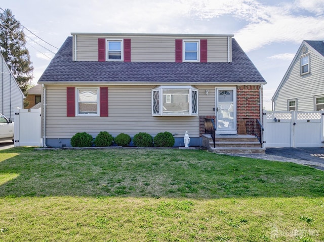 7 Kenneth Ave, Sayreville, NJ 08859 - view of front of house with a gate and roof with shingles