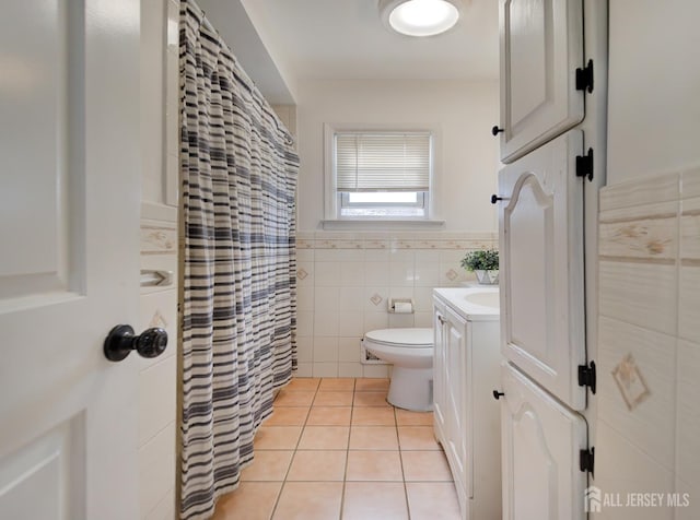 7 Kenneth Ave, Sayreville, NJ 08859 - full bath featuring tile walls, tile patterned floors, toilet, vanity, and a wainscoted wall