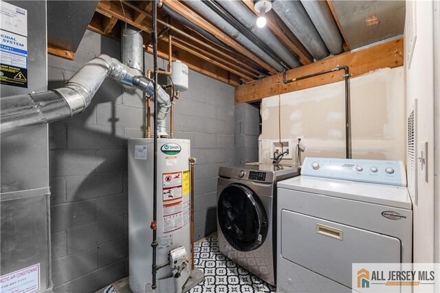 washroom featuring gas water heater and separate washer and dryer
