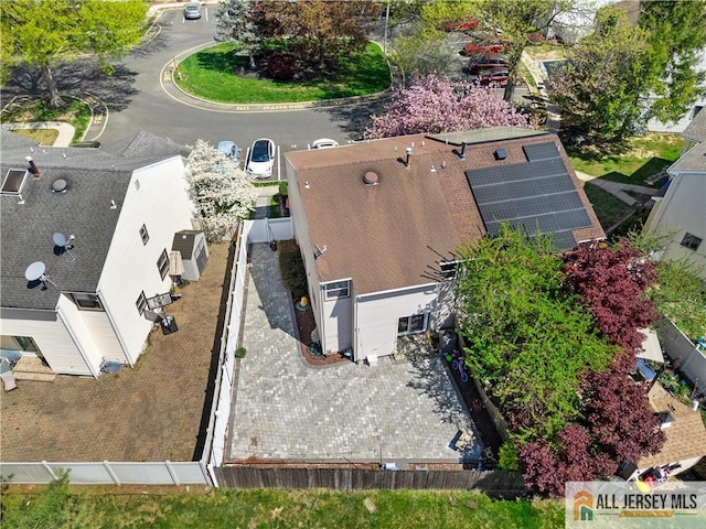 aerial view of property and surrounding area