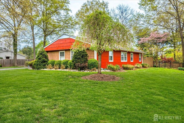 27 Landry Rd, Franklin Twsp, NJ 08873 - view of side of home