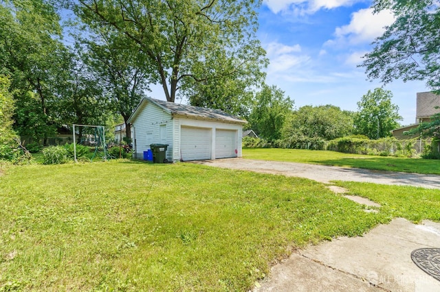373 Rushmore Ave, Piscataway, NJ 08854 - view of yard with an outdoor structure and a detached garage