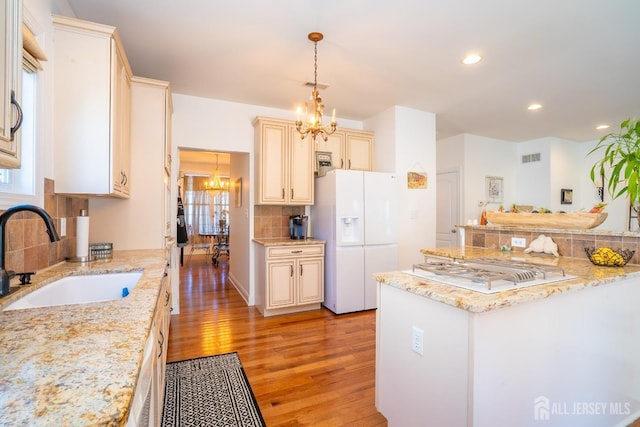 105 Recklesstown Way, Chesterfield, NJ 08515 - kitchen with an inviting chandelier, white appliances, a sink, light wood-style flooring, and backsplash