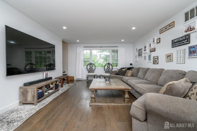 18 Chipper Dr, South Brunswick, NJ 08824 - living area with wood finished floors and recessed lighting