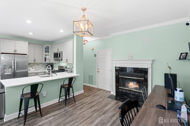 54 Magellan Way, Franklin Twsp, NJ 08823 - kitchen with stainless steel appliances, a kitchen breakfast bar, glass insert cabinets, a peninsula, and decorative backsplash