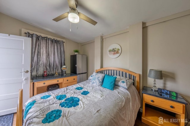 bedroom featuring lofted ceiling and ceiling fan