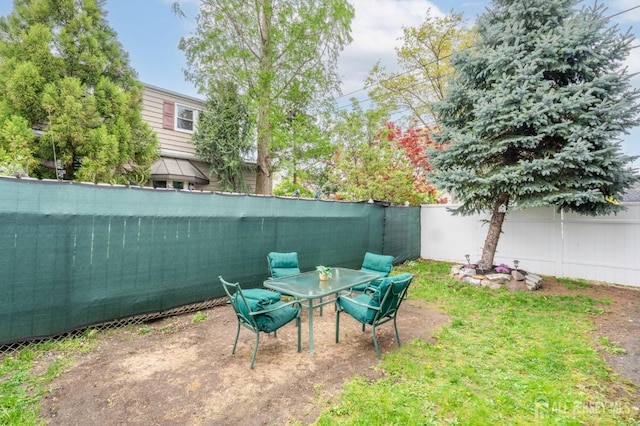 view of yard featuring a fenced backyard