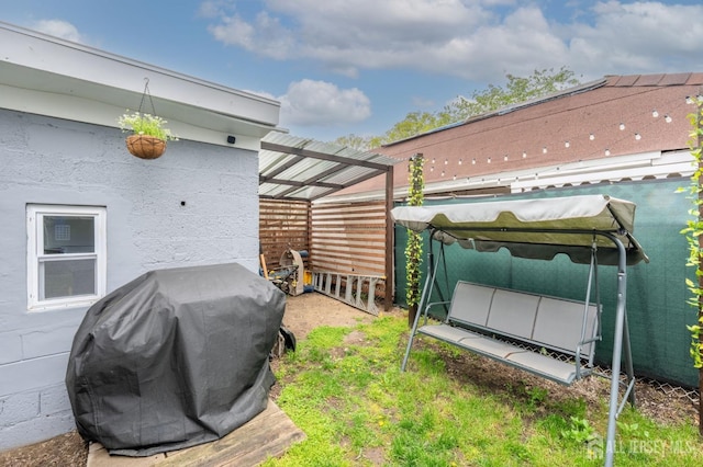view of yard with a pergola