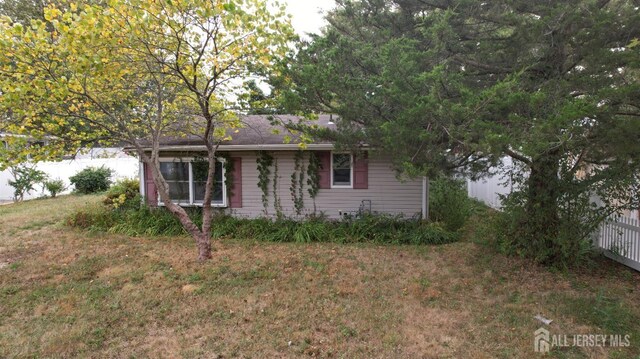 ranch-style home with a front lawn