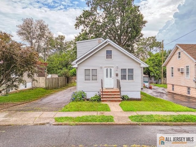 31 Lehigh Ave, Edison, NJ 08837 - bungalow-style home with asphalt driveway