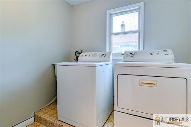 31 Lehigh Ave, Edison, NJ 08837 - laundry area featuring washer and clothes dryer