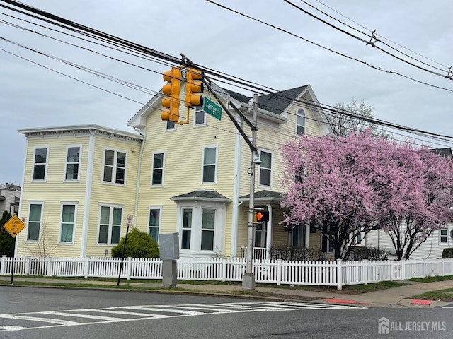 161 George St, New Brunswick, NJ 08901 - view of front facade with a fenced front yard