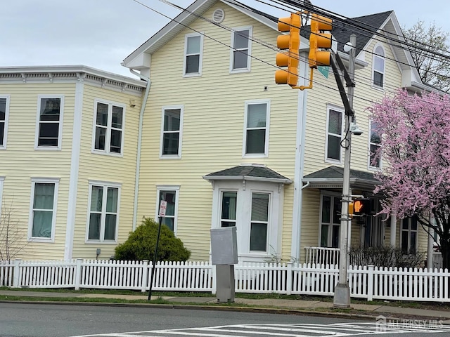 161 George St, New Brunswick, NJ 08901 - view of front facade featuring a fenced front yard