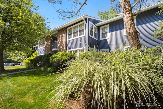 224 Pennsylvania Way N, Brunswick, NJ 08902 - view of side of home featuring a yard
