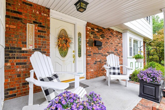 property entrance with covered porch