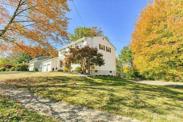 view of front of home featuring a front yard