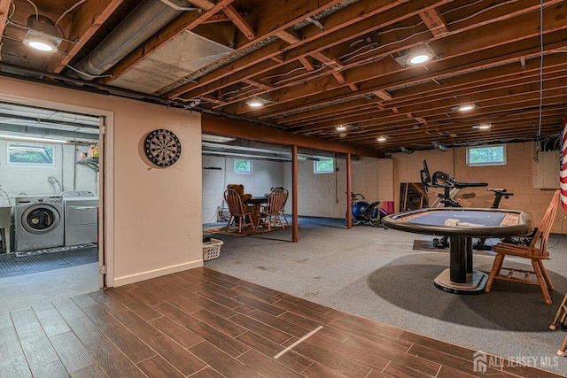 recreation room with washer and clothes dryer