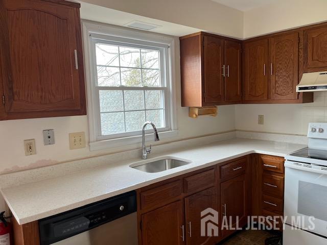 406 Oxford Ln Unit O, Monroe, NJ 08831 - kitchen featuring white range with electric stovetop, stainless steel dishwasher, a sink, ventilation hood, and light countertops