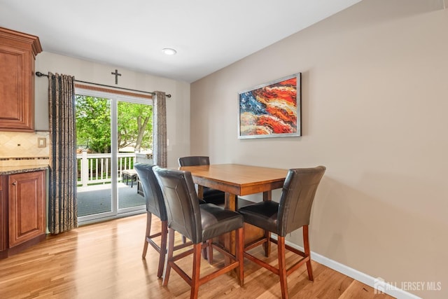 dining room with light wood-type flooring, baseboards, and recessed lighting
