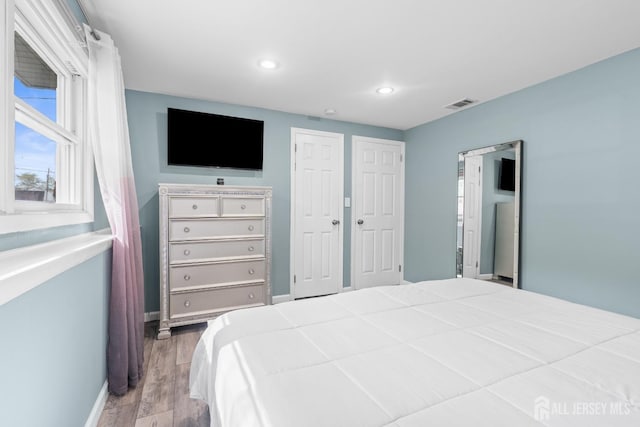 bedroom with baseboards, recessed lighting, and wood finished floors