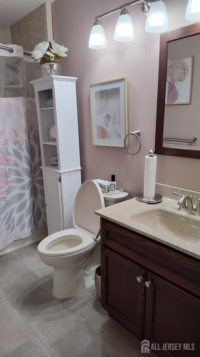 90 Clay St, North Brunswick, NJ 08902 - full bathroom featuring toilet, a shower with shower curtain, and vanity