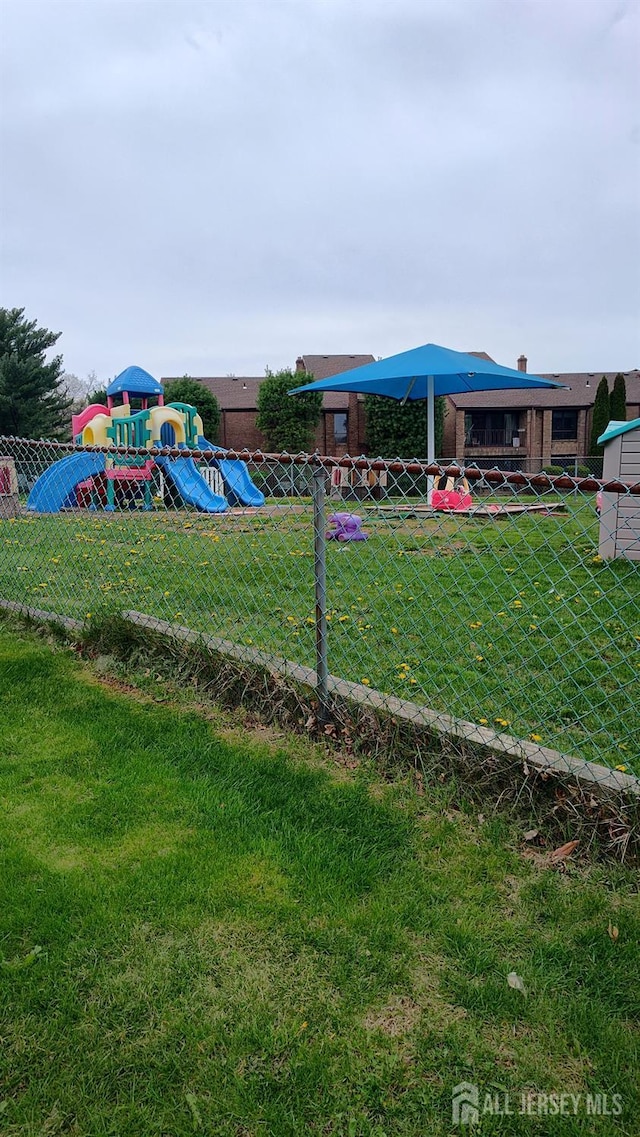 90 Clay St, North Brunswick, NJ 08902 - view of yard