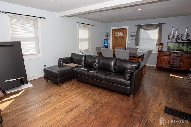 living area featuring baseboards, visible vents, dark wood-style floors, a baseboard heating unit, and recessed lighting