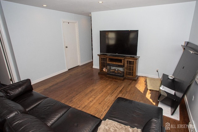 living room with recessed lighting, baseboards, and wood finished floors