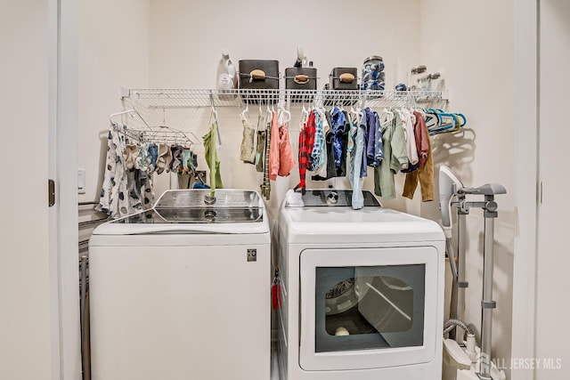 224 Park Ln, Dunellen, NJ 08812 - laundry area featuring washer and dryer