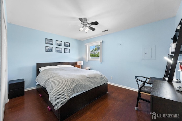 bedroom featuring baseboards, wood finished floors, and a ceiling fan