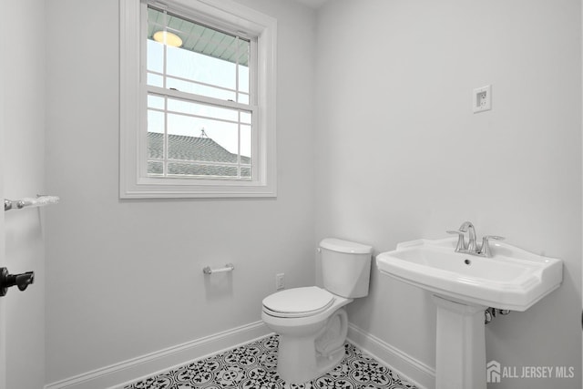 9 Links Dr, Edison, NJ 08820 - bathroom with baseboards and toilet