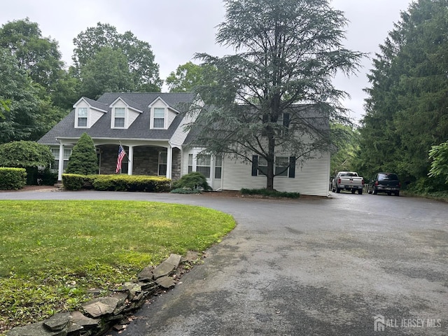 140 Bunker Hill Rd, Franklin Twsp, NJ 08540 - cape cod home with a front lawn and curved driveway