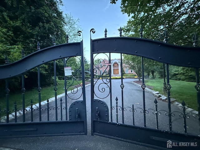 34 Line Rd, Holmdel, NJ 07733 - view of gate