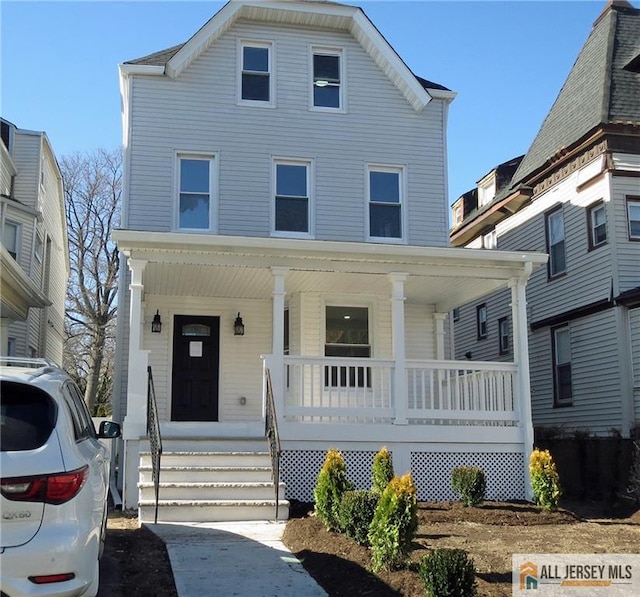 view of front of property featuring a porch