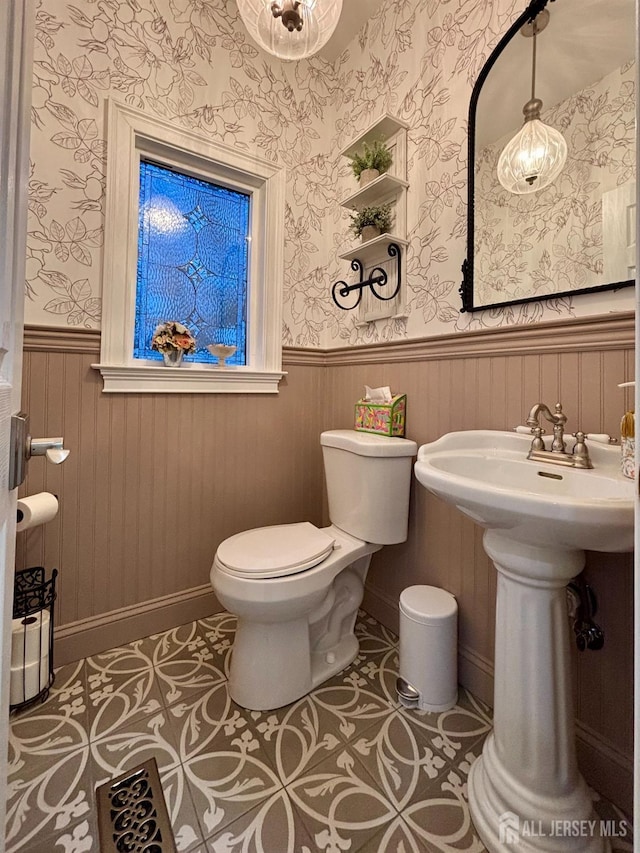 20 Wedgewood Ct, East Brunswick, NJ 08816 - bathroom with a sink, toilet, tile patterned flooring, wainscoting, and wallpapered walls