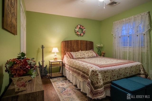 20 Wedgewood Ct, East Brunswick, NJ 08816 - bedroom with ceiling fan, visible vents, and wood finished floors