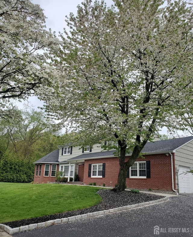 20 Wedgewood Ct, East Brunswick, NJ 08816 - traditional-style home with brick siding, a garage, and a front lawn