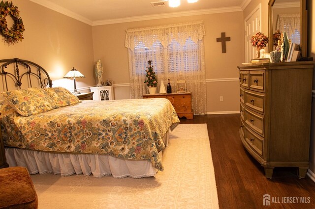 20 Wedgewood Ct, East Brunswick, NJ 08816 - bedroom featuring baseboards, visible vents, crown molding, and dark wood-style floors