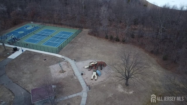 20 Wedgewood Ct, East Brunswick, NJ 08816 - drone / aerial view