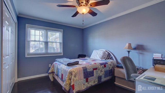 bedroom featuring baseboards, ceiling fan, dark wood-style flooring, crown molding, and a closet