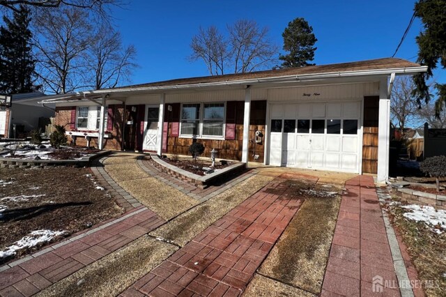 single story home featuring a garage