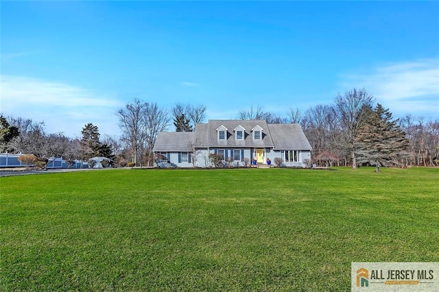 view of front of house with a front lawn