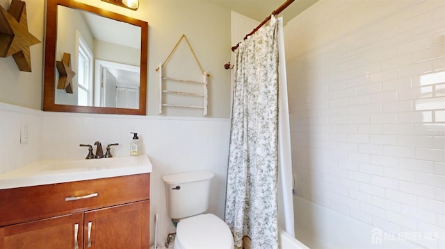 68 Applegate Ave, Monroe, NJ 08831 - full bath with a wainscoted wall, toilet, vanity, and shower / bath combo with shower curtain