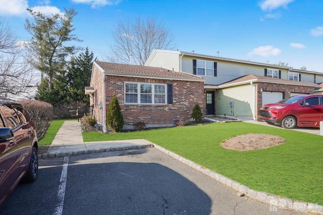 view of front of house featuring a front lawn and a garage