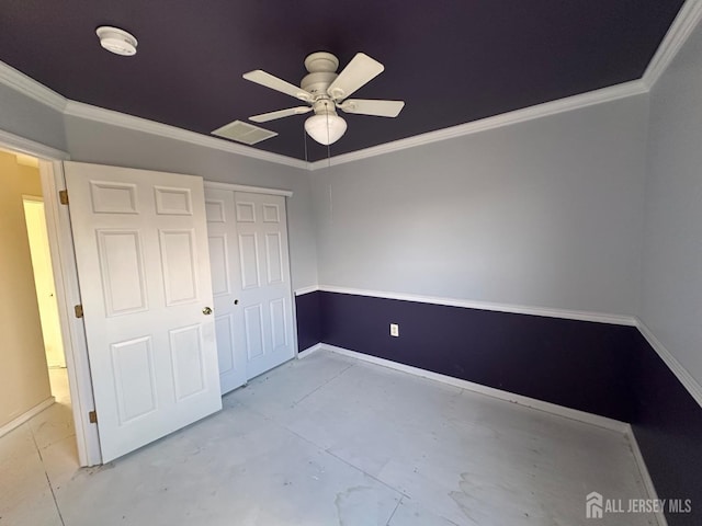 unfurnished bedroom featuring ceiling fan, ornamental molding, and a closet