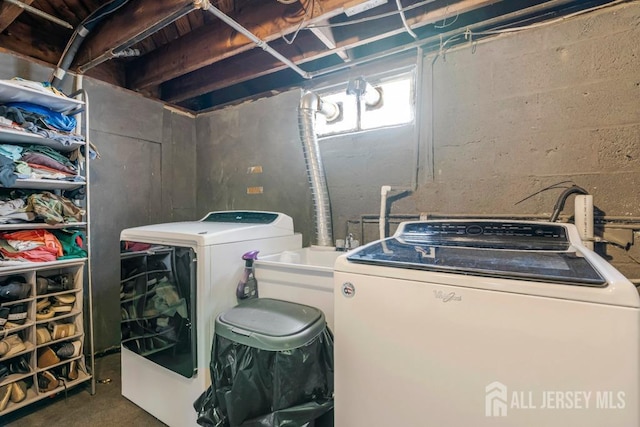 clothes washing area with laundry area and washing machine and dryer