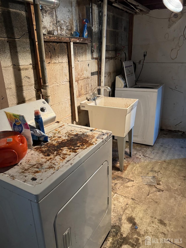 64 Bender Ave, Iselin, NJ 08830 - laundry room featuring washing machine and clothes dryer