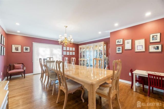 dining space featuring a healthy amount of sunlight, light wood finished floors, baseboards, and crown molding