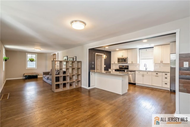 4 Woodrow St, Middlesex, NJ 08846 - kitchen with appliances with stainless steel finishes, open floor plan, a peninsula, dark wood-style flooring, and recessed lighting